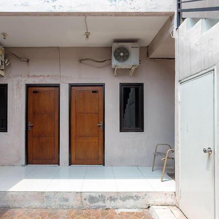 Reddoorz At Osuko Residence Sukomanunggal Jaya Сурабая Экстерьер фото