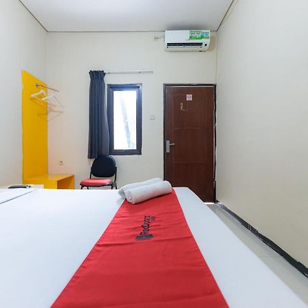 Reddoorz At Osuko Residence Sukomanunggal Jaya Сурабая Экстерьер фото