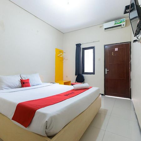 Reddoorz At Osuko Residence Sukomanunggal Jaya Сурабая Экстерьер фото