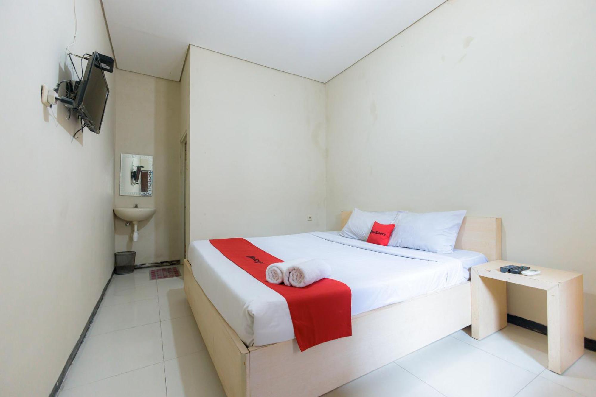 Reddoorz At Osuko Residence Sukomanunggal Jaya Сурабая Экстерьер фото