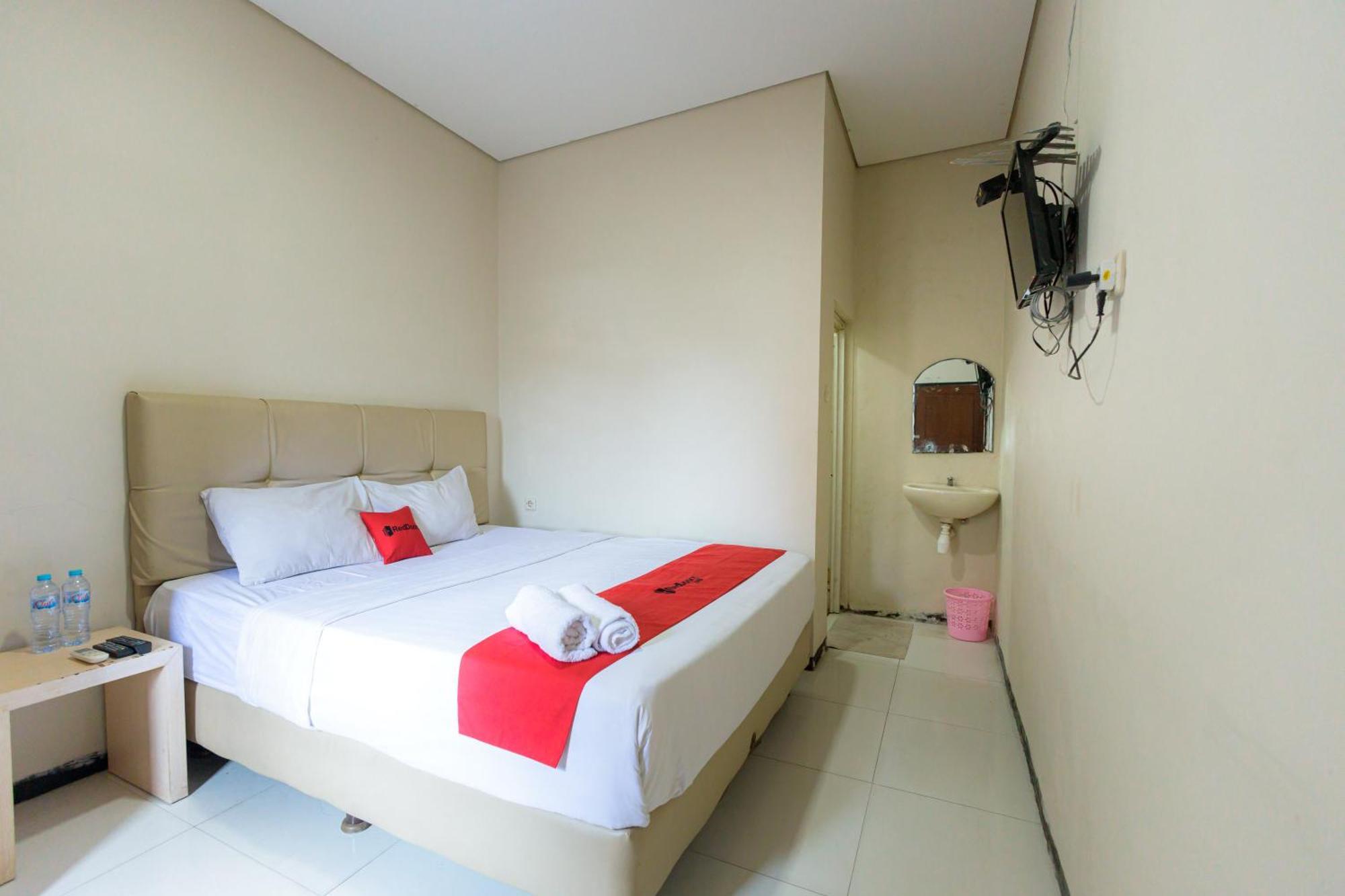 Reddoorz At Osuko Residence Sukomanunggal Jaya Сурабая Экстерьер фото