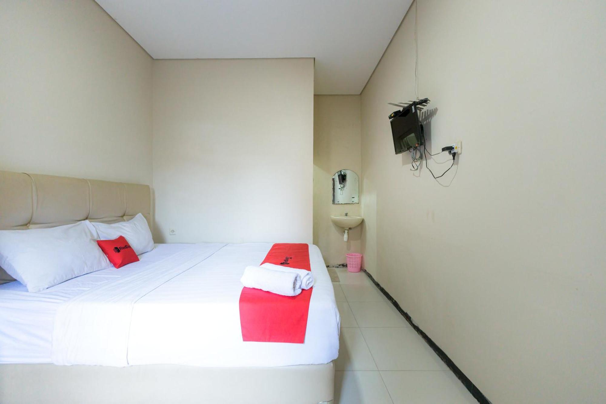 Reddoorz At Osuko Residence Sukomanunggal Jaya Сурабая Экстерьер фото